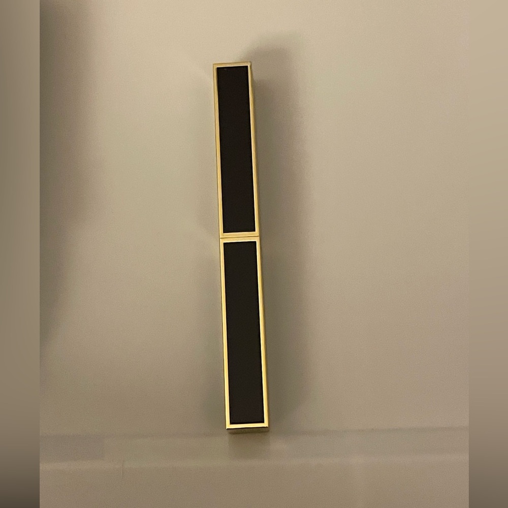 Tom Ford Slim Lip Color Shine in “Slip”
